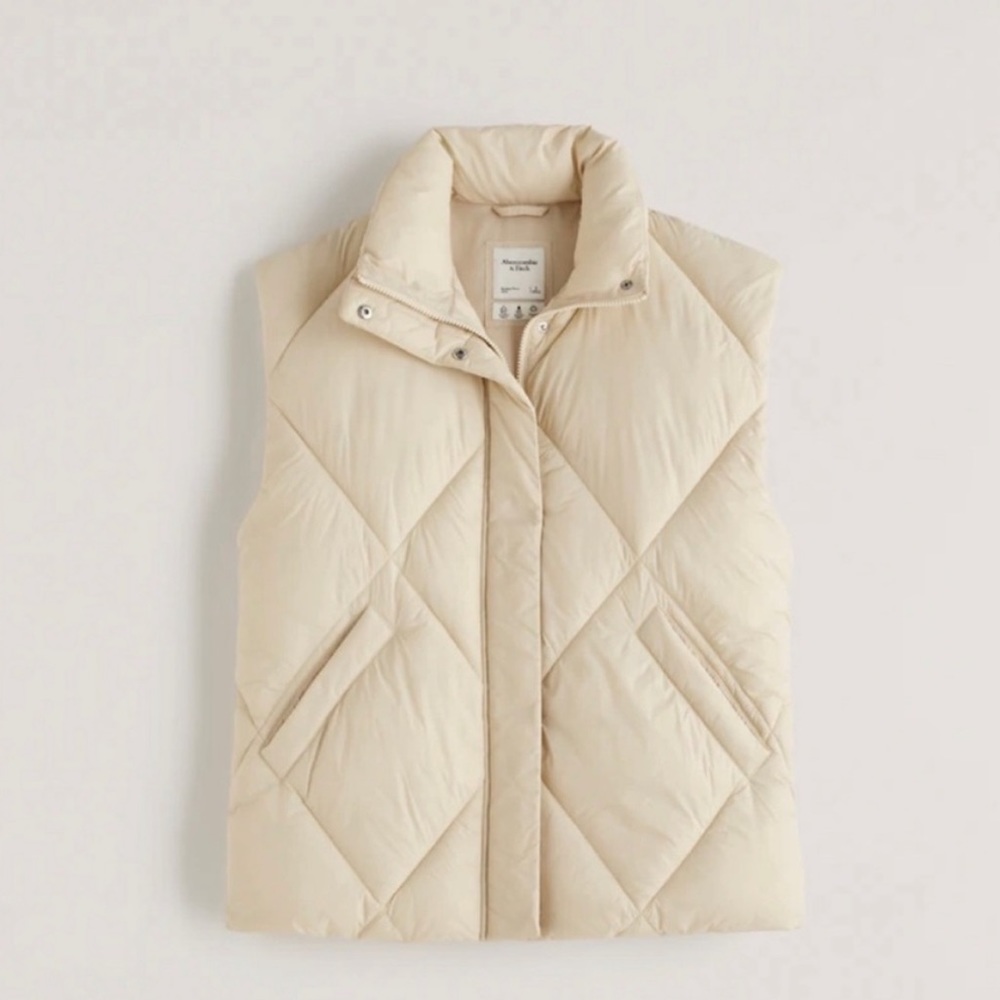 Abercrombie & Fitch Oversized Quilted Puffer Vest